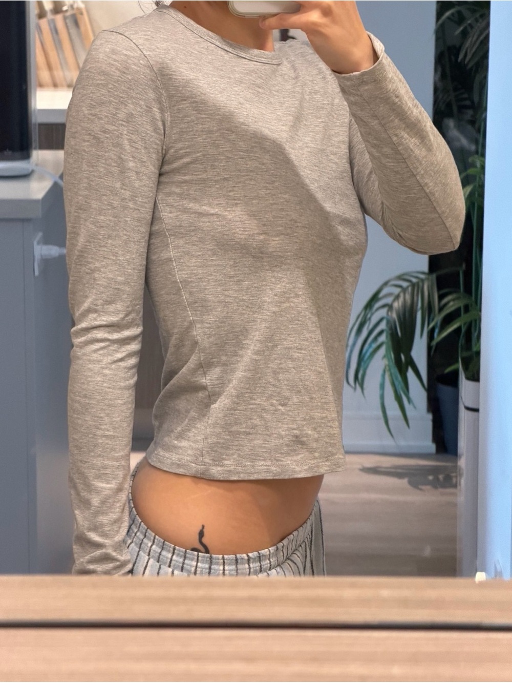 Women's Long-Sleeve Crewneck Top - Gray